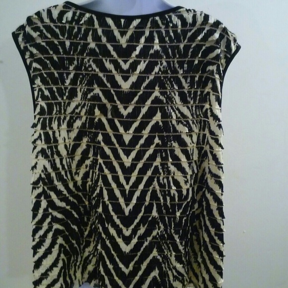 K Woman Collection Shell Blouse - Picture 4 of 8